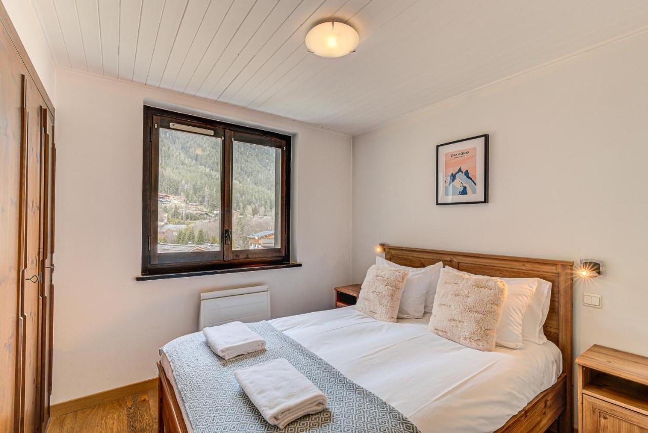 Apartment Les Drus - Alpes Travel - Chamonix - Sleeps 6 Exteriör bild
